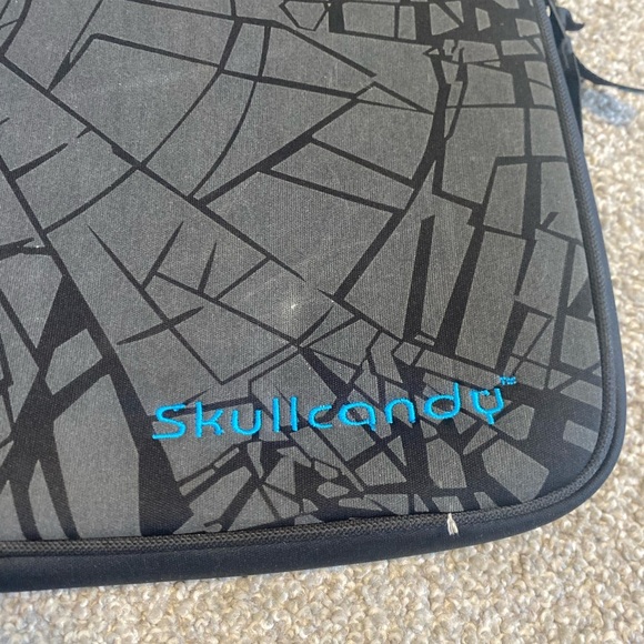 Skullcandy Travel Macbook Padded Laptop Sleeve Case 16" - Picture 2 of 3